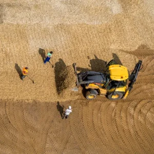 Heavy Highway Construction: From Excavation to Final Paving